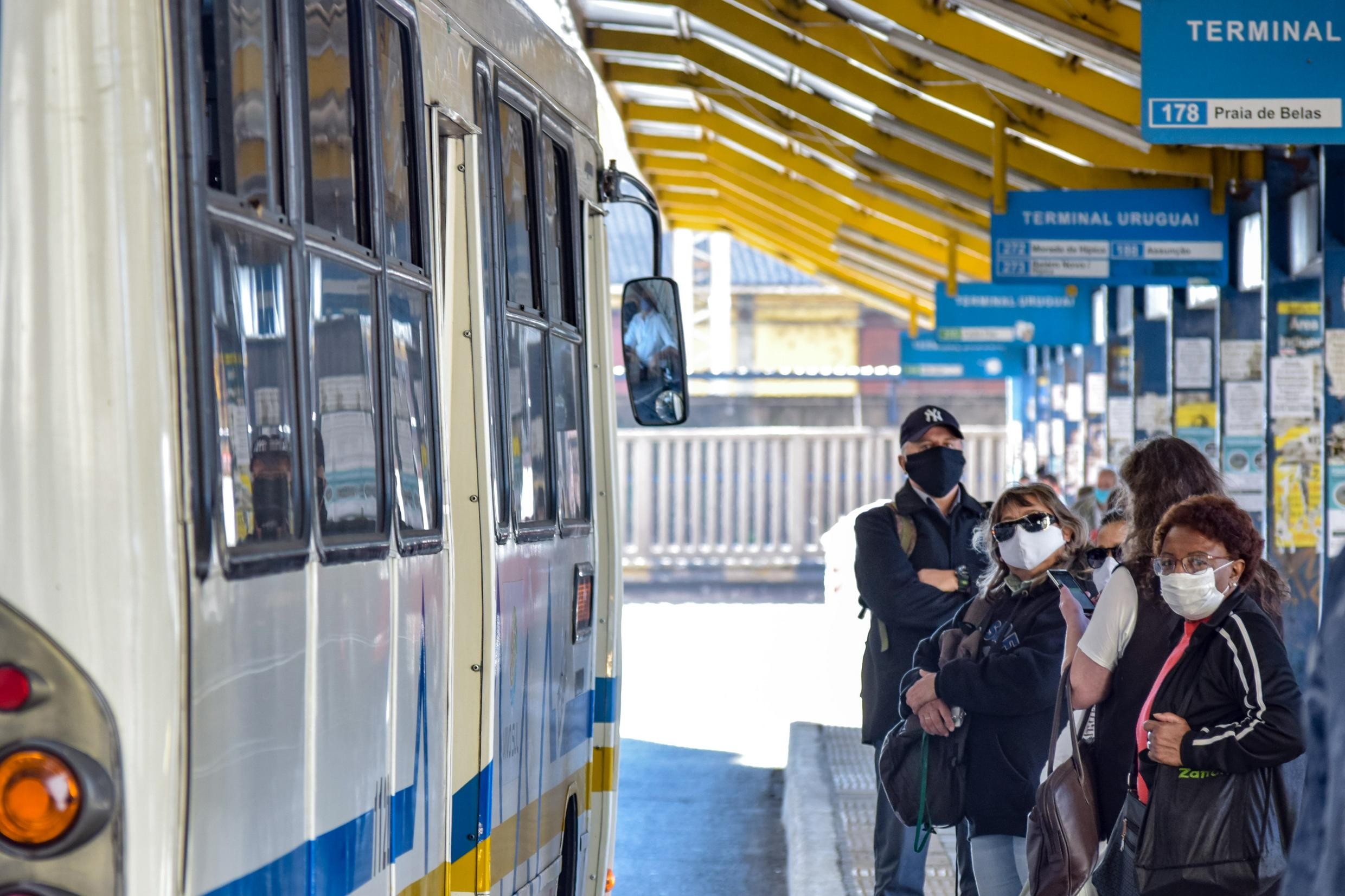 Passagem de ônibus baixa para R$ 4,55 em Porto Alegre