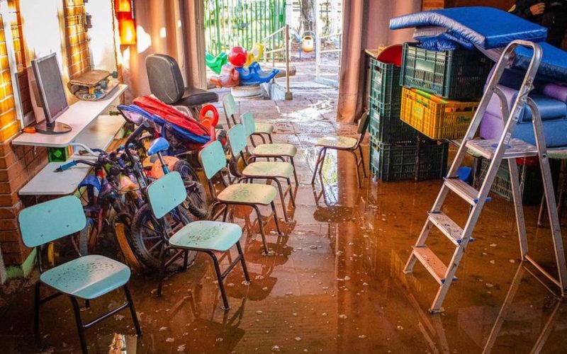 Retorno às aulas em Porto Alegre: Rede municipal inicia processo pós-enchentes