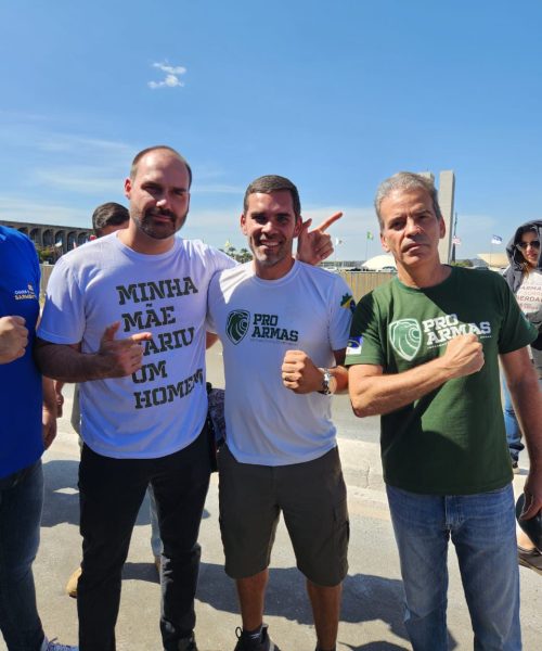 Direita se Mobiliza em Brasília em Movimento Pró-Armas
