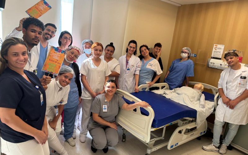 Bloco ‘Xô IPCS’ transforma treinamento sobre infecções em experiência carnavalesca no Hospital Lifecenter