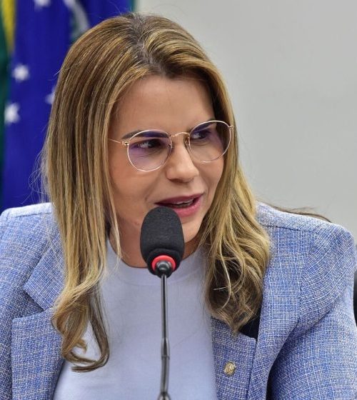 Clarissa Tércio tem projeto aprovado na Câmara para garantir tratamento a autistas em até 60 dias
