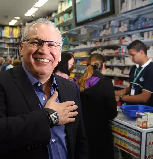 Dono da Ultrafarma, Sidney Oliveira, é preso na Operação Ícaro por suspeita de corrupção