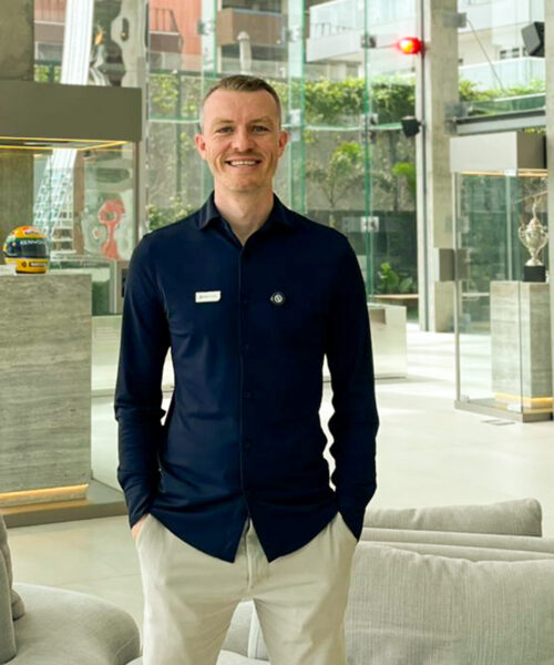 Até onde se pode ir para conquistar um cliente super rico, do porte de um Senna Tower?