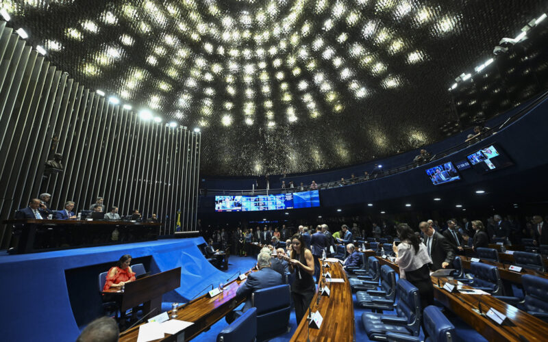 Senado aprova proposta de alteração na dosimetria e reduz penas referentes ao evento de 8 de Janeiro.