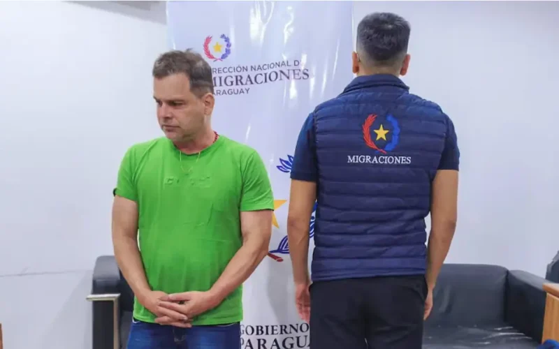 Autoridades paraguaias transferem Silvinei Vasques para a Polícia Federal do Brasil.