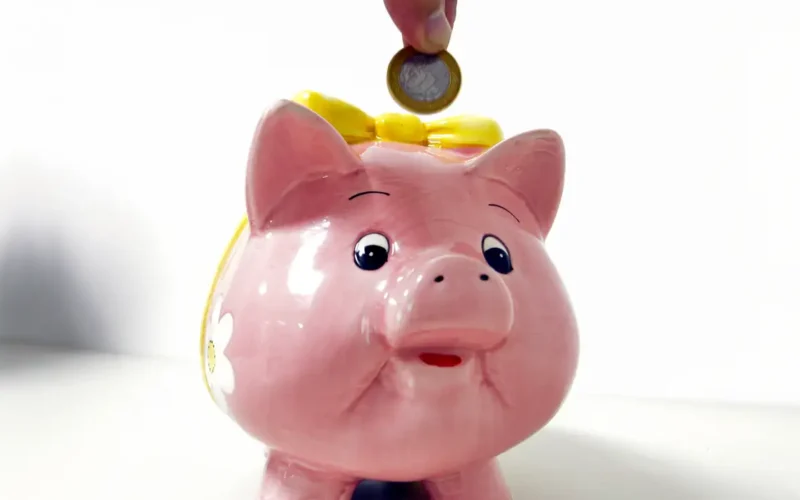 Saldo negativo de R$ 2,85 bilhões na poupança em novembro devido a saques
