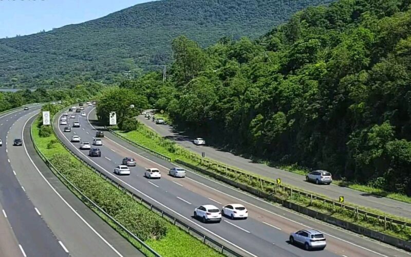 Tráfego intenso e congestionamentos marcam o sábado nas estradas gaúchas