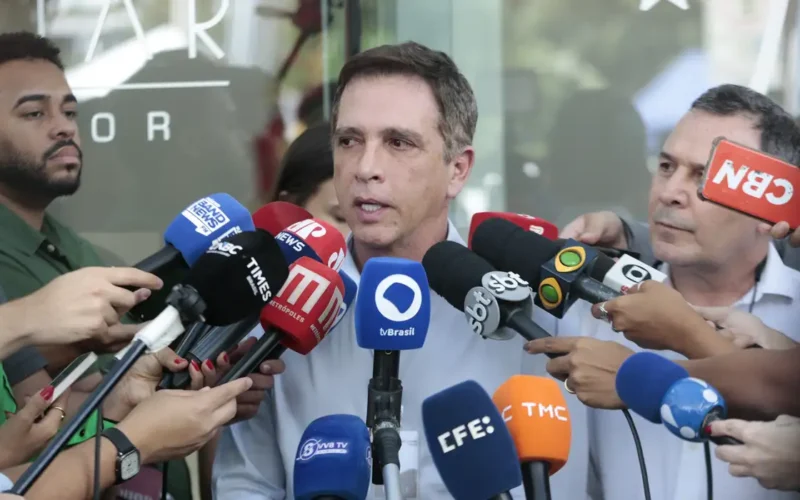 Neurocirurgião de Bolsonaro confirma lesão leve na cabeça