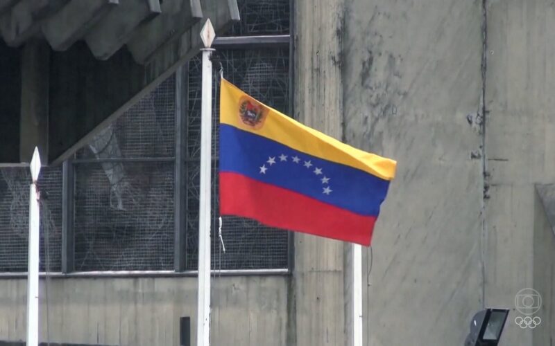 Venezuela enfrenta tristeza e indignação com devastação causada por ataque dos EUA, que resultou em 100 vidas perdidas