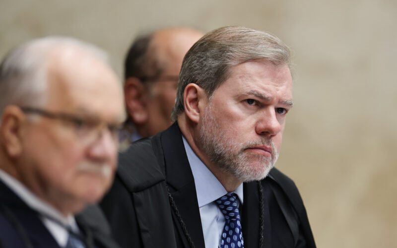Pedido de afastamento de Dias Toffoli feito pela polícia no caso Master é negado pelo ministro, que afirma não ter recebido dinheiro de Vorcaro.