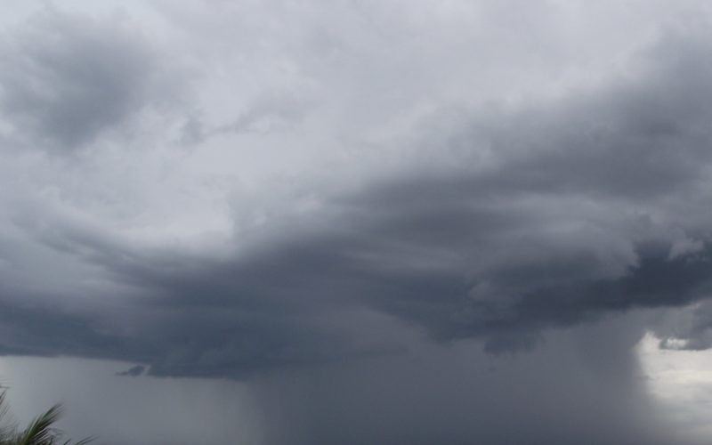 Instituto Nacional de Meteorologia emite novo aviso de tempestade com previsão de ventos fortes para esta quarta-feira (25)