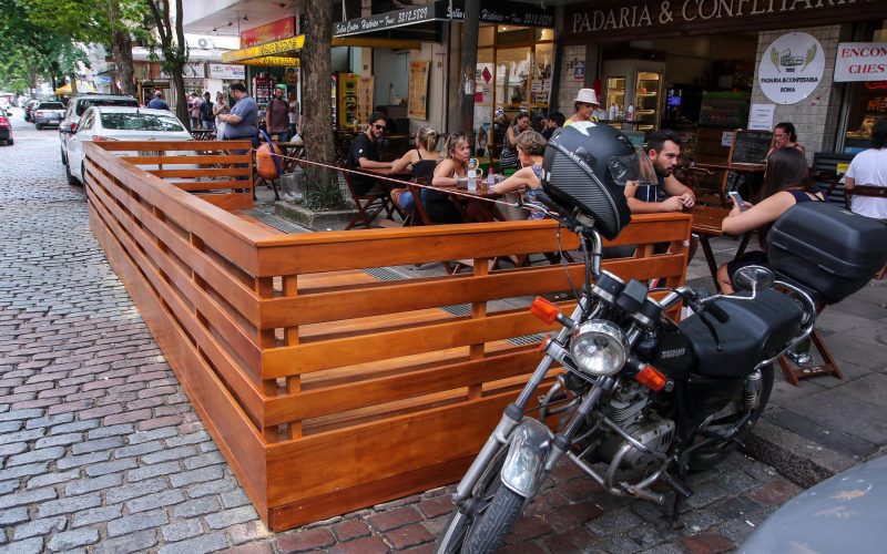 Novas regras para implantação de parklets em Porto Alegre: prefeitura atualiza legislação