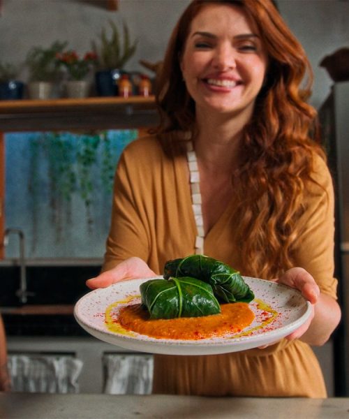 Mayana Neiva estreia como apresentadora em série sobre veganismo na TV Cultura