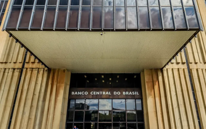 Mercado projeta queda de 0,25 pontos percentuais na taxa Selic nesta semana.