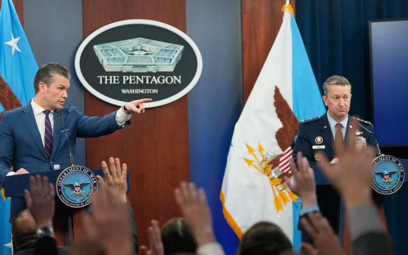 Estados Unidos dizem ter afundado navios iranianos no Golfo de Omã e ampliam ofensiva contra o Irã