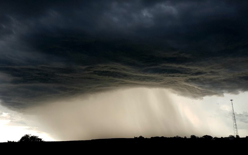 Clima quente e chuvas isoladas são esperados para terça-feira no Rio Grande do Sul