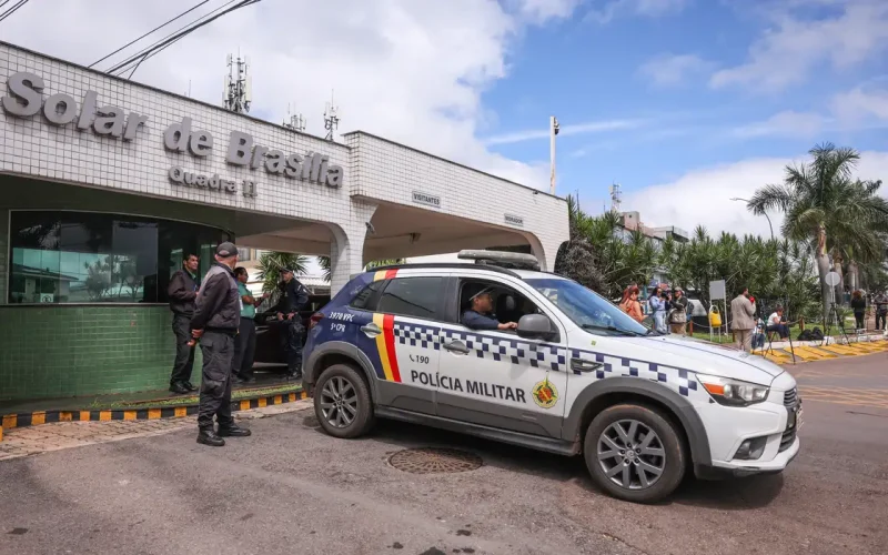 Moraes não autoriza visita dos filhos de Bolsonaro em prisão domiciliar