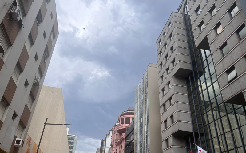 Previsão do Inmet: Chuva e ventos fortes devem atingir o RS nos dias 16 e 17