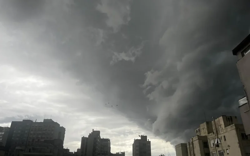 Temporais, ventos intensos e possibilidade de granizo marcam quinta-feira no RS