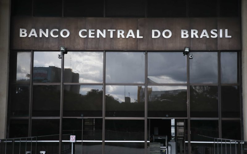 Copom define taxa Selic em cenário de conflitos e alta da inflação
