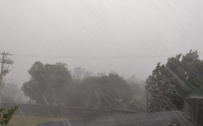 Defesa Civil avisa sobre tempestades e ventos fortes de até 90 km/h no Rio Grande do Sul devido à chegada de frente fria