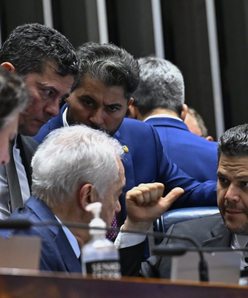 Senado congela PEC que extingue a escala 6×1