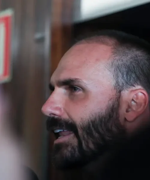 Eduardo Bolsonaro recebe pena de 4 anos e 2 meses por coação no STF