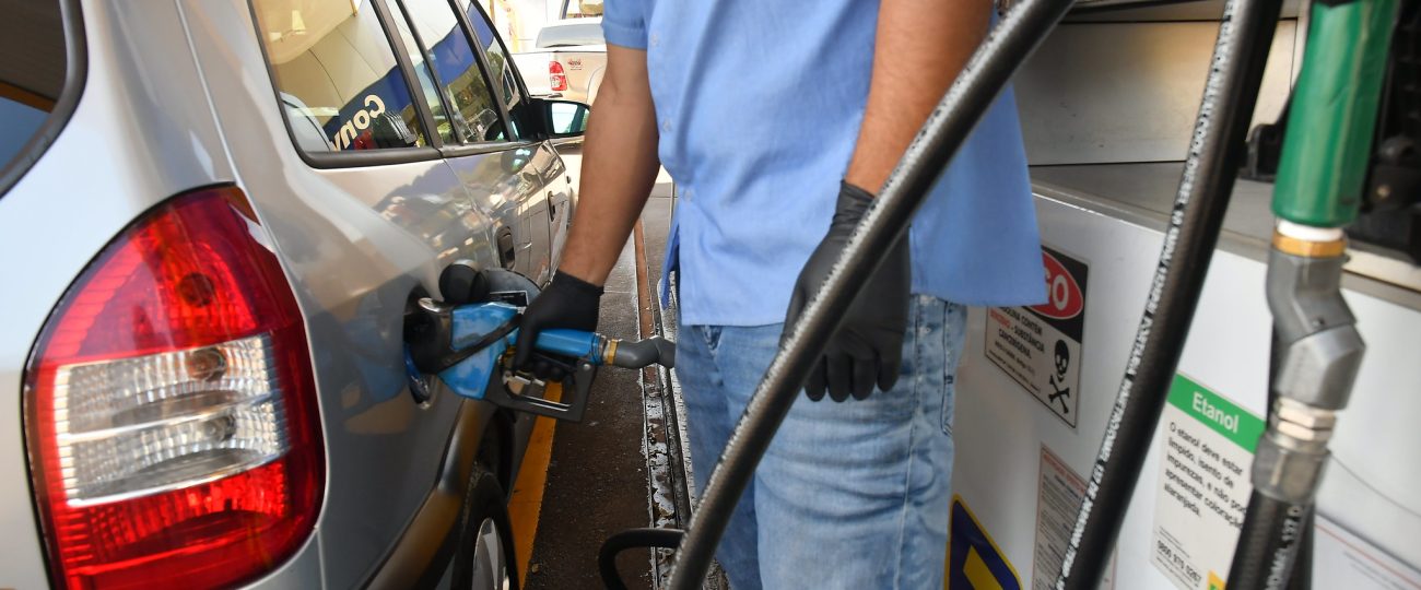 Queda no custo da gasolina em maio impulsionada por etanol acessível e apoio do governo federal