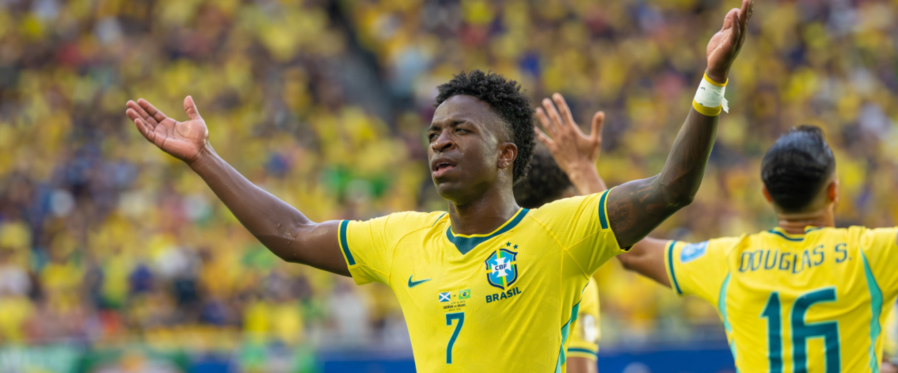 Brasil goleia a Escócia, garante liderança do Grupo C e avança invicto na Copa do Mundo