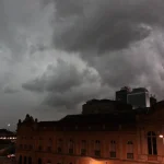 Tempestades intensas e ventos fortes acima de 90 km/h são alertados pela Defesa Civil do RS