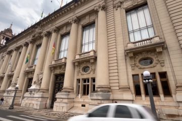 Governo do Rio Grande do Sul recorre ao STF sobre auxílio-refeição durante as férias dos servidores