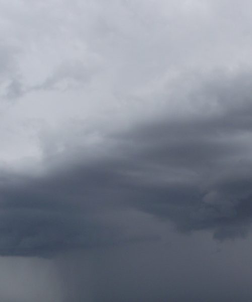 Alerta de tempestades: RS enfrenta potencial de chuvas intensas, ventos e granizo neste domingo