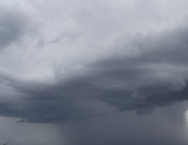 Alerta de tempestades: RS enfrenta potencial de chuvas intensas, ventos e granizo neste domingo